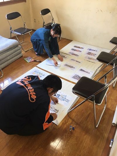 写真6 貼り付け作業