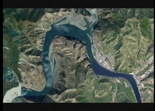 北朝鮮の川の底に何かある・・!?