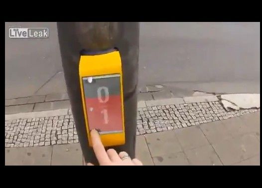 信号待ちにゲームができる信号機