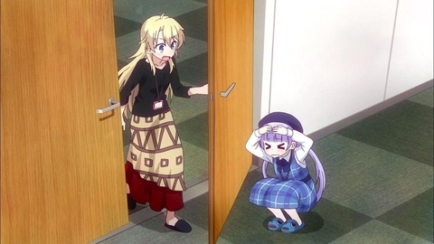 352