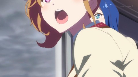 352