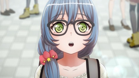 (4)