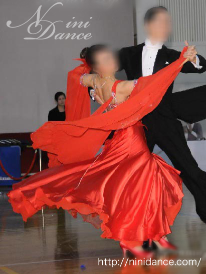 D011タカダンス製羽根つき赤いモダンドレス : 社交ダンスウェアNiniDance