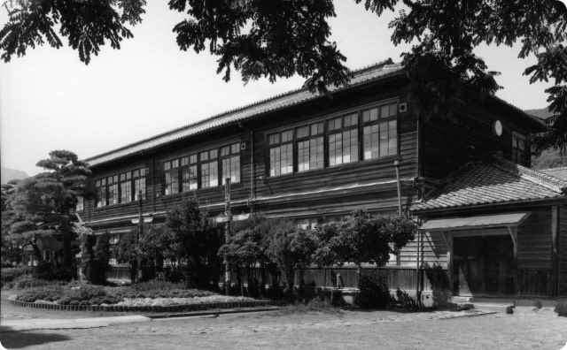 古い学校-怖い話-実話-新聞