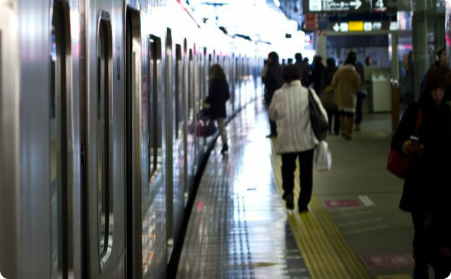 電車、駅のホーム