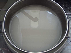 波動水で洗う