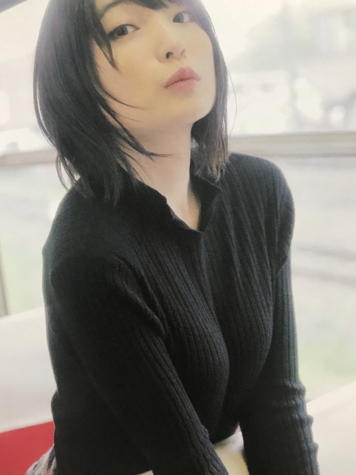 【朗報】声優の上田麗奈さん、ピチピチなニットを着て柔らか胸を披露ｗｗｗ