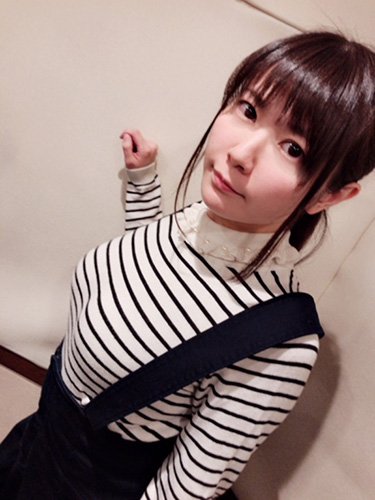 【画像】声優・竹達彩奈さん（29）、大きいおっぱいで服ひもが弾かれてしまうｗｗｗ