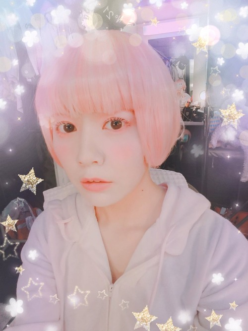 【画像】声優の竹達彩奈ちゃんはピンク髪でもかわいいな