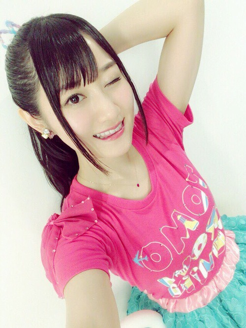 【画像】ウインクしてる小倉唯ちゃんも超キュートだな