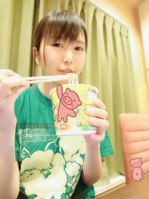 【画像】ラーメンを食べてる小岩井ことりちゃん凄くいいね