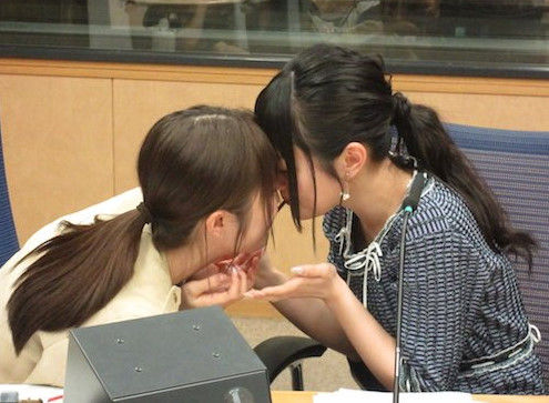 【画像】声優・小倉唯ちゃんと日高里菜ちゃんがキスだと・・・