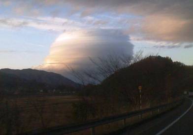 人類は滅亡に向かっている 仙台上空に『天空の城ラピュタ』に