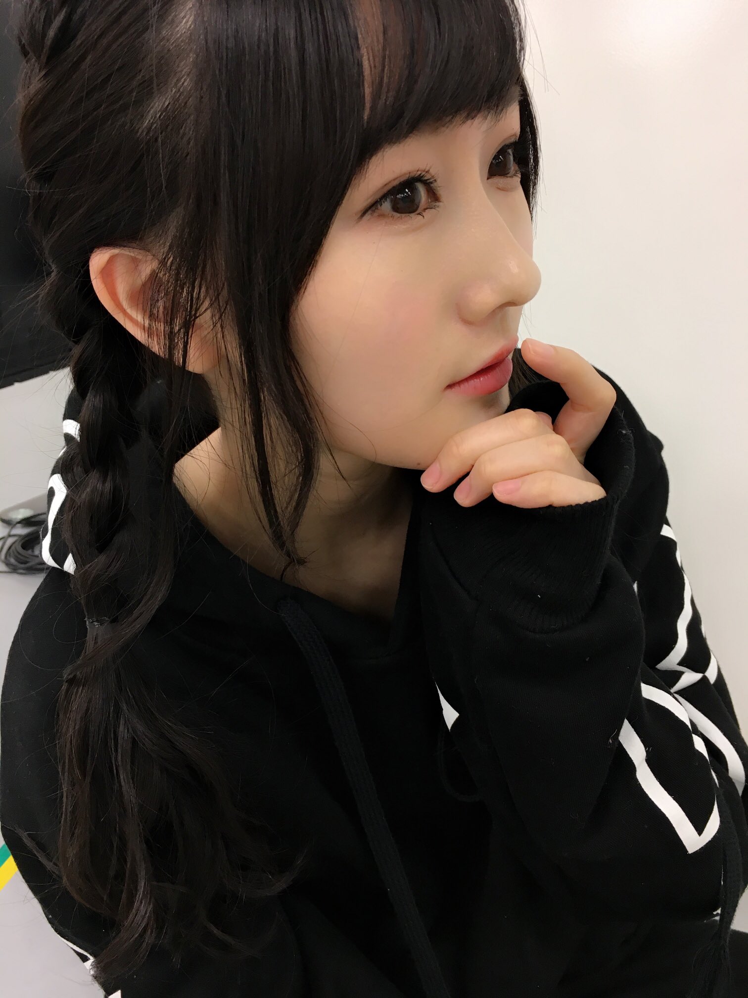 綺麗な横顔をした矢倉楓子
