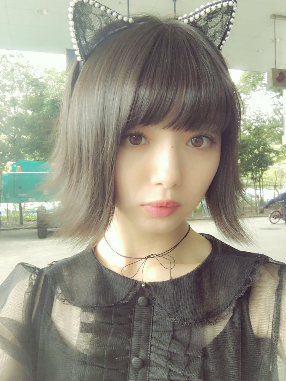 うさぎ耳をつけた市川美織
