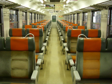 多度津行きキハ車内