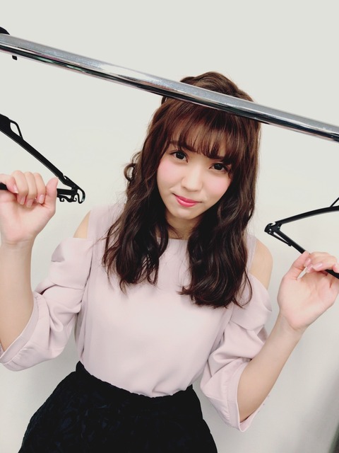 mobOYWoXq