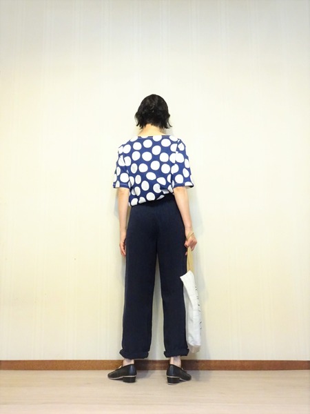 マリメッコ&ネイビーリネンパンツ (2)