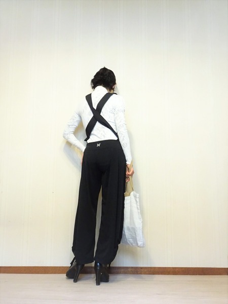 白ハイネック&ヨガサロペット (2)