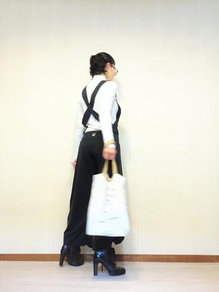 白ハイネック&ヨガサロペット (4)