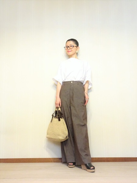 45Rボートネック白シャツ&ワイドパンツ (4)