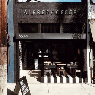 「BUT FIRST COFFEE」3