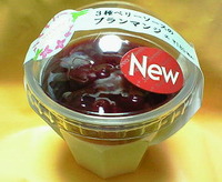 3種ベリーソースのブラマンジェ(Sweets+)ファミリーマート