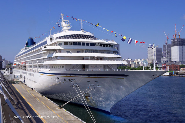 F6 横浜大さん橋から見た、飛鳥Ⅱ F6 横浜大さん橋から見た、飛鳥Ⅱ - メルカリ