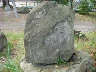 八幡神社石井露月句碑
