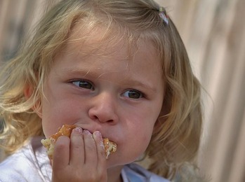 girl-1172023_640