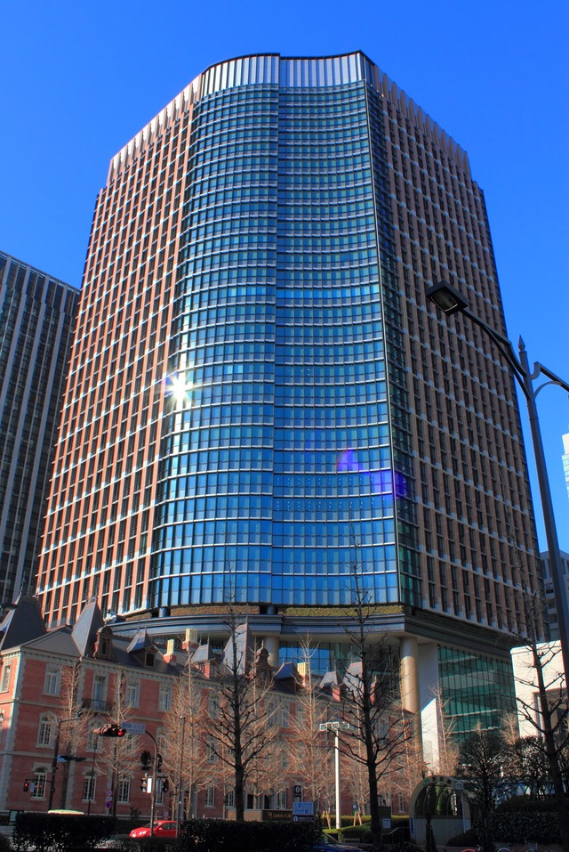 Marunouchi_Park_Building_2012