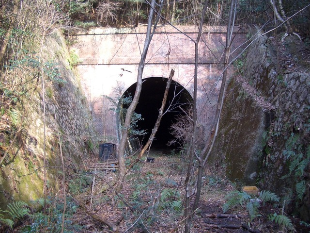 トンネル