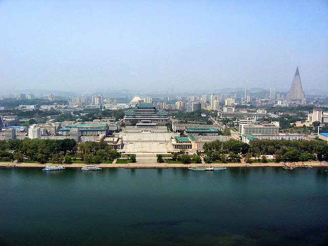 800px-0322_Pyongyang_Turm_der_Juche_Idee_Aussicht