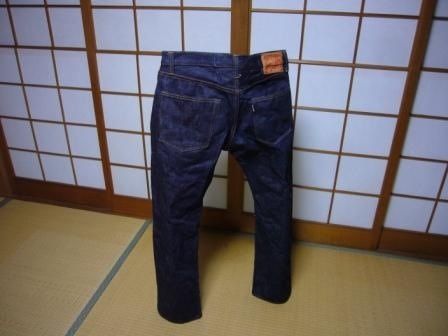 ジーンズが自立する画像貼っていく