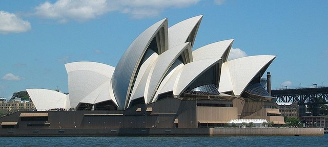 800px-SydneyOperaHouse
