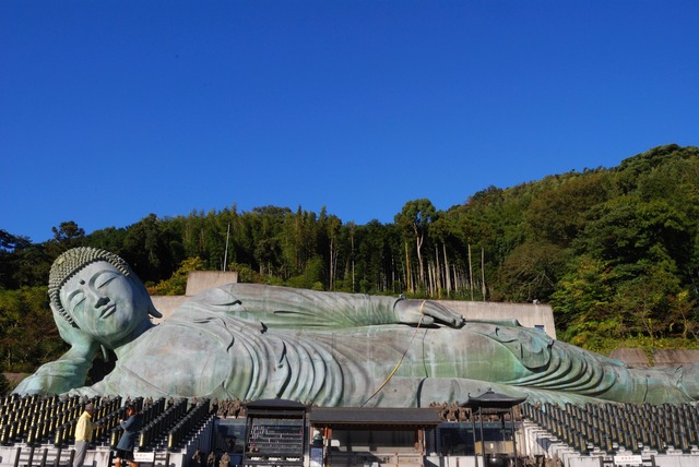 Reclining_Buddha_statues_of_Nanzoin