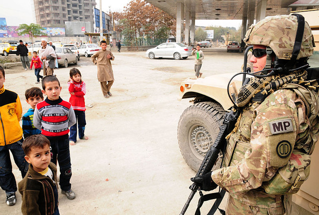 800px-Local_soldier_mentors_Afghan_police_in_Kabul