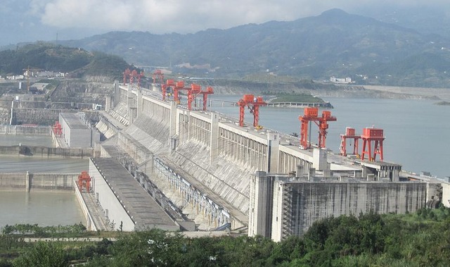 800px-ThreeGorgesDam-China2009