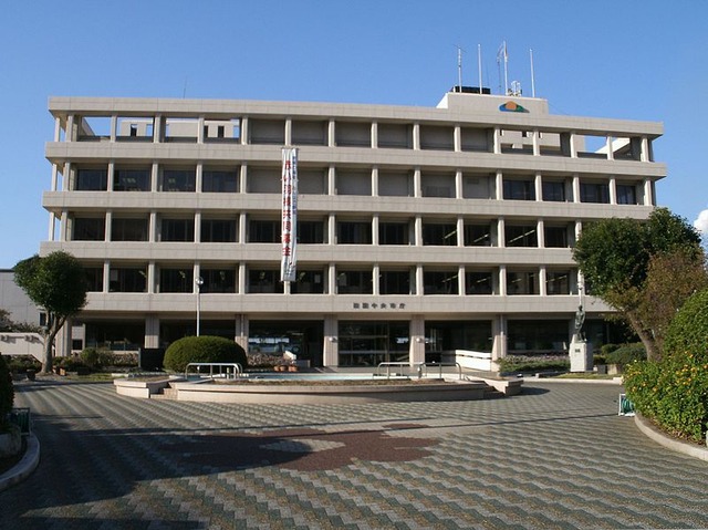 800px-Shikoku-chuo_city-office