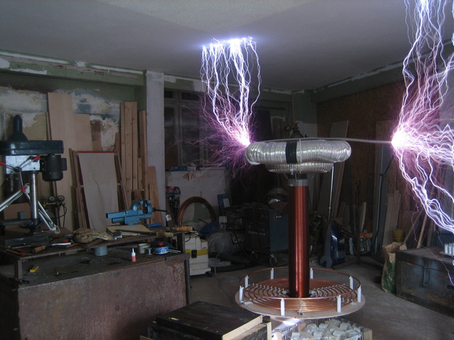 Spark_from_4KVA_Tesla_Coil