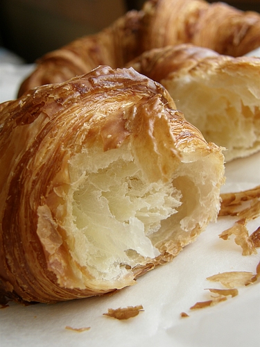ケーキ屋さんにクロワッサンがあったので 買ってみました Patisserir Votre ヴォートル 福島市大森 お気楽ネコののんきな日々 屋根裏