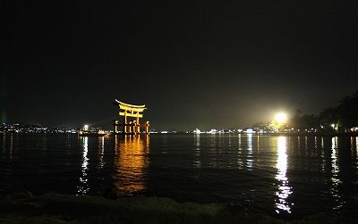 054 ライトアップされた大鳥居 1