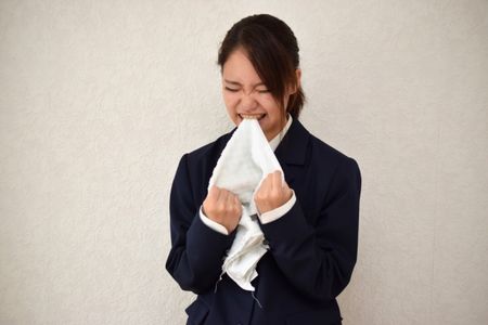 むかつく