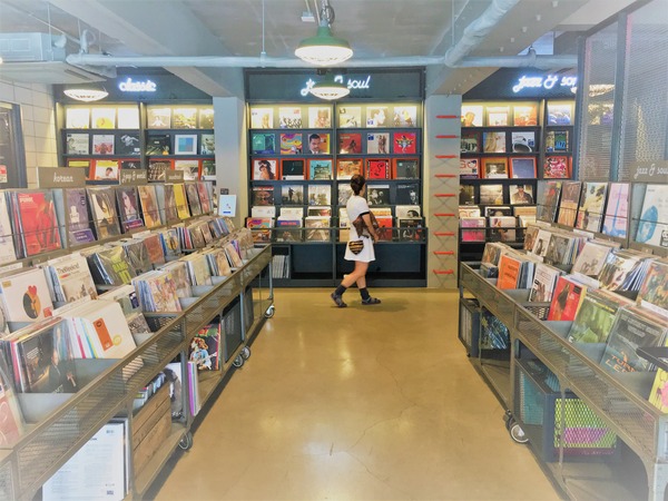 韓国のレコード屋さん：「VINYL & PLASTIC」とクラフトビール。 : お