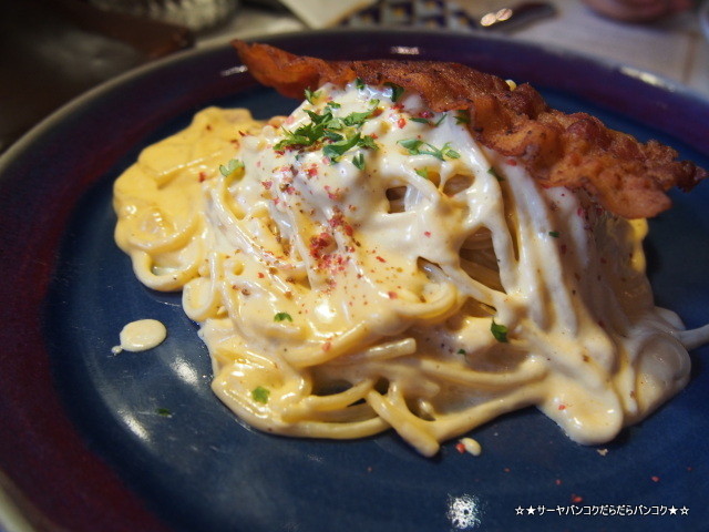 Featherstone Bistro Cafe & Lifestyle Shop エカマイ