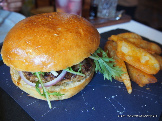 Featherstone Bistro Cafe & Lifestyle Shop エカマイ