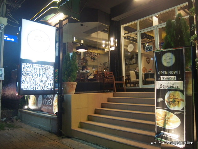Amonte' Italian Restaurant ウドムスック レストラン