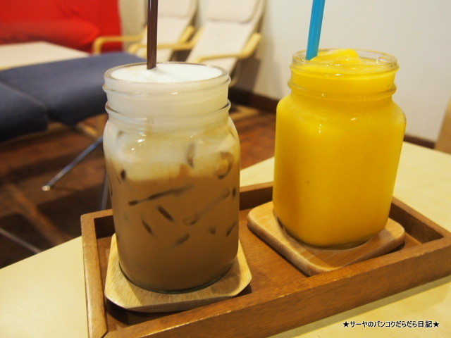 Librarista ライブラリスタ チェンマイ カフェ