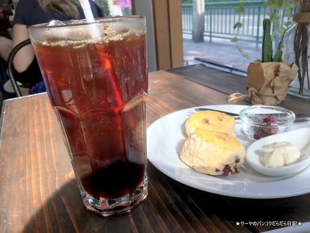 Crazy About Cafe Ekkamai Bangkok (9)-001