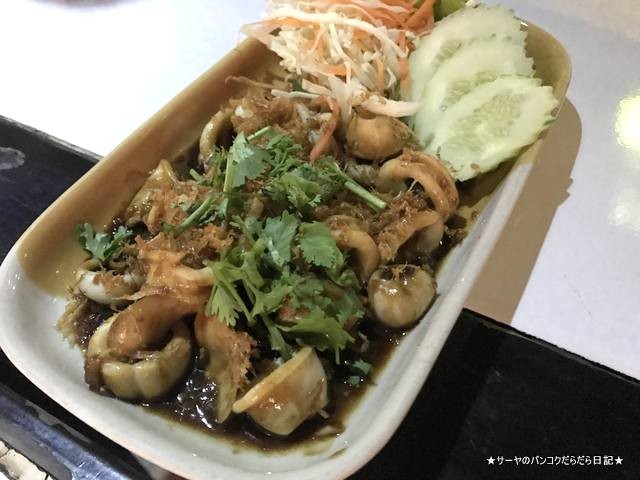 the loadside chiang mai thai food restaurant (1)